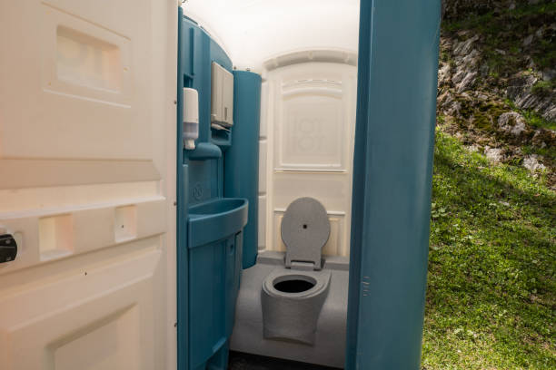 Best Portable restroom trailer rental  in Rainbow Lakes Estates, FL